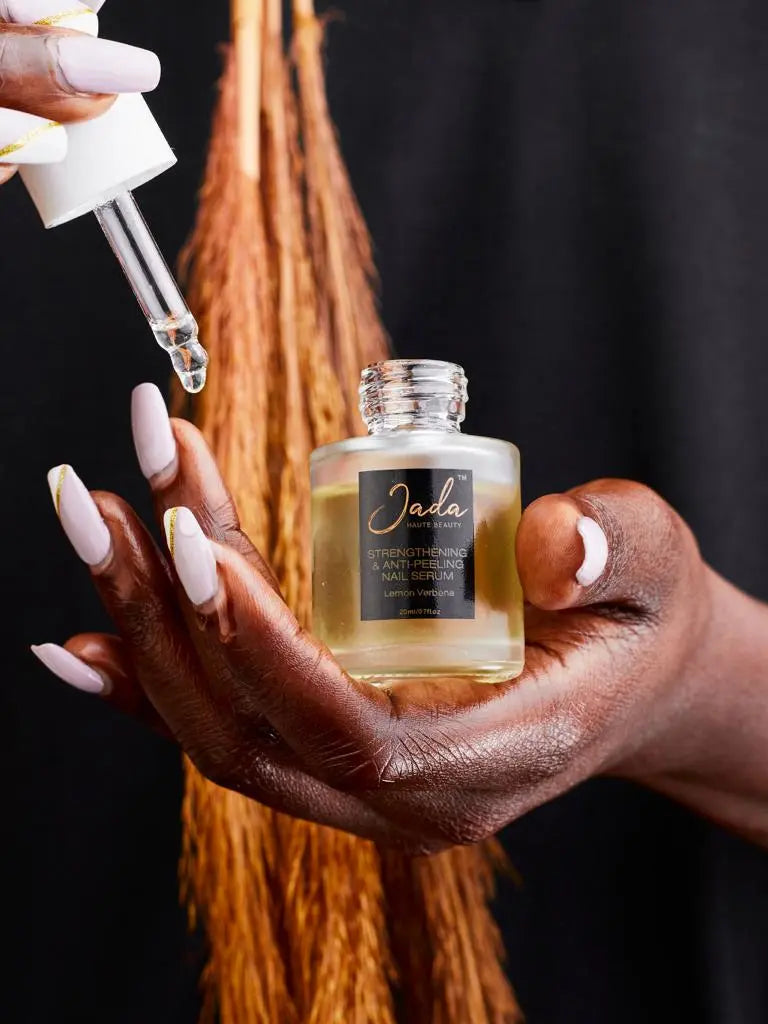 Applying_Jada_Strenghtening_Nail_Serum_1