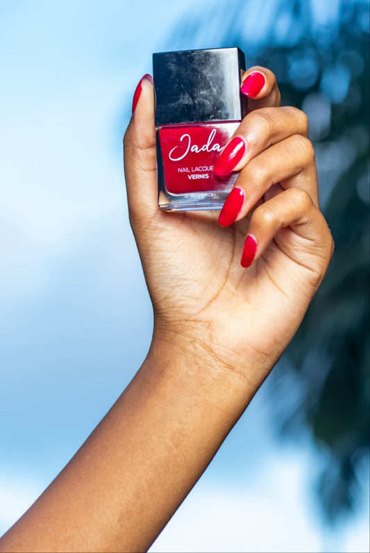 10 Festive Nail Designs for a Stylish Christmas and New Year Celebration